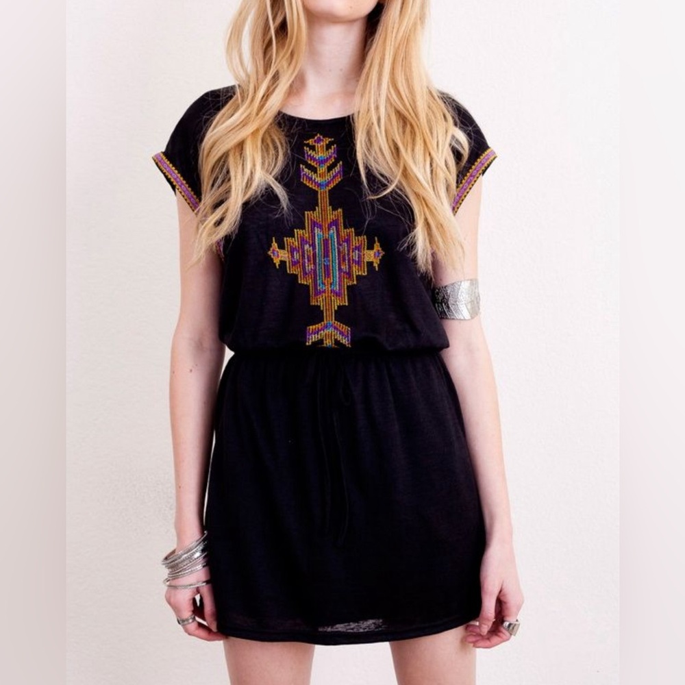 EUC ~UMGEE USA EMBROIDERED ART TO WEAR BLACK MINI DRAWSTRING WAIST DRESS SIZE S